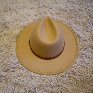 Wide Brim Felt hat